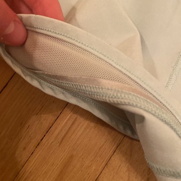 Lululemon mint blue hotty hot size 6 shorts 4 inch - Picture 2 of 5